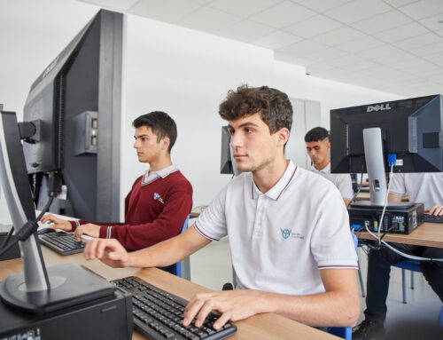 Sin iPads en el aula, pero creando inteligencia artificial: el poder del pensamiento computacional
